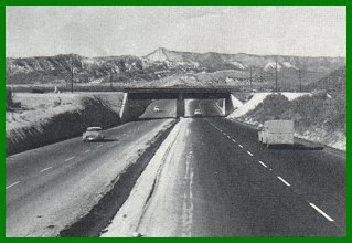 north_toward_gish_underpass_1955.jpg (21223 bytes)